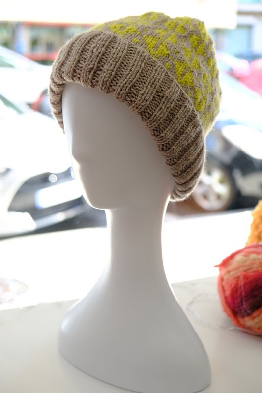 Gorro Oncológico Hecho a Mano - Gris y Verde/Amarillo